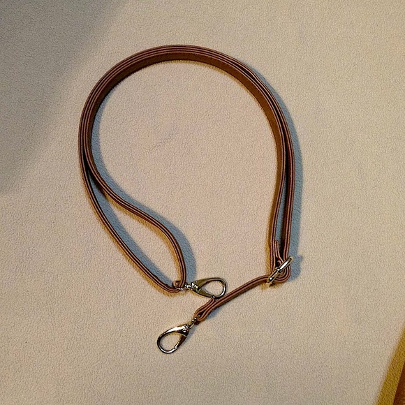 👜 Leather Shoulder Purse with Strap. Great size and convenient pockets. - Picture 11 of 12